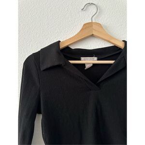 Long sleeve collared cropped black vneck top